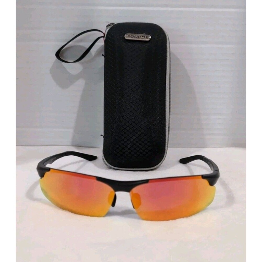 TOREGE WRAP AROUND SUN GLASSES W/ HARD  BLACK FABRIC CASE  NWOT